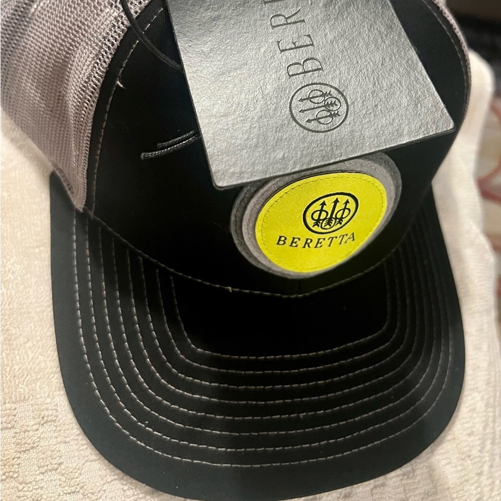 New with tags Beretta Firearms Hat Black Grey Snapback Trucker Cap